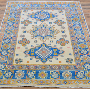 Tapis géométrique de style kazak tissé à la main bleu et ivoire pour la décoration de la maison du salon - Product Image 1