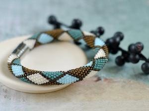 Brazalete Bordado a Mano con Cuentas de Abeja - Ecológico y Duradero, Tamaño Personalizable para Mujeres y Niñas - Product Image 2