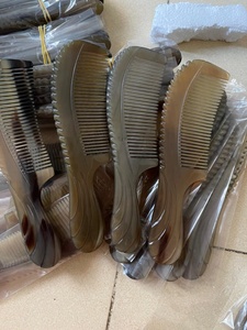 Peine de Cuerno de Alta Calidad con Dientes Anchos, Acabado Liso y Limpio, Perfecto para Desenredar el Cabello Suavemente y de Forma Segura, Mejora la Comodidad - Product Image 3