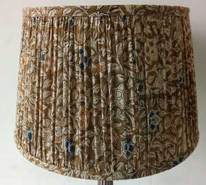 ฝาครอบโคมไฟผ้าคอตตอนแบบอัดจีบพิมพ์ลายบล็อกเป็นมิตรกับสิ่งแวดล้อมทำด้วยมือแบบทันสมัยสำหรับโคมไฟระย้าแบบเอ็มไพร์ - Product Image 2