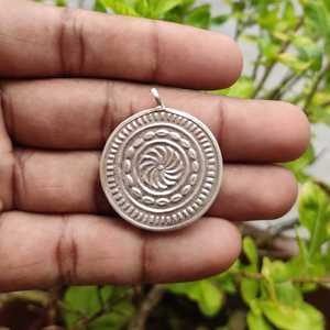 Lakshmi Lord Pendentif en argent 925 artisanal à motifs floraux Style bohème indien pour mariage Fiançailles Cadeau en verre encadré - Product Image 4