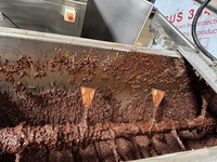 Barre de chocolat faisant la machine pour des bonbons