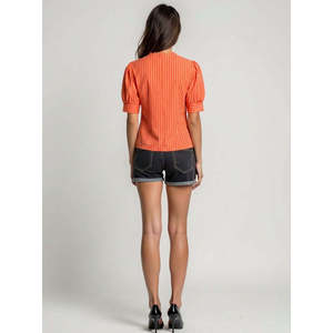 Blusa de Algodón Tejido a Rayas de Inspiración Vintage con Volantes, Bordado Festoneado y Botones - Disponible en Talla XS - Primavera Verano - Product Image 5