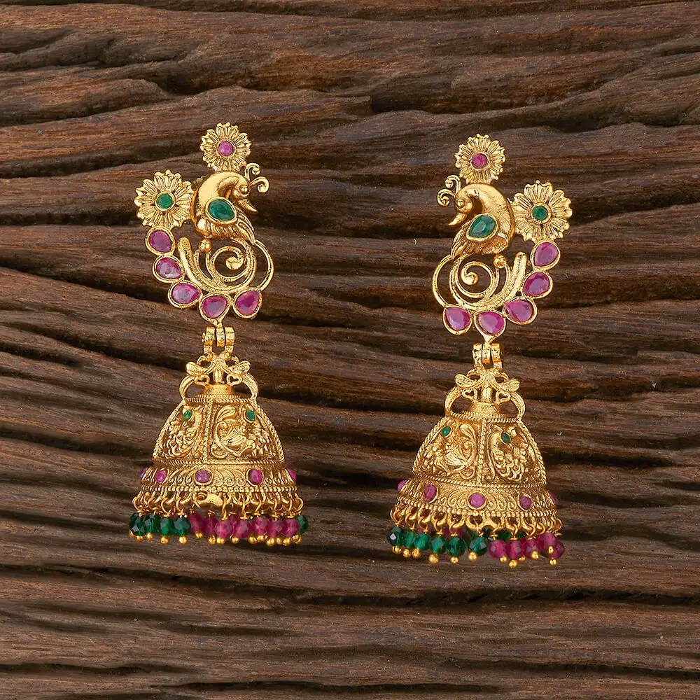 Anting Jhumki antik gaya merak dengan 610075 pelapisan emas tersedia dengan harga wajar