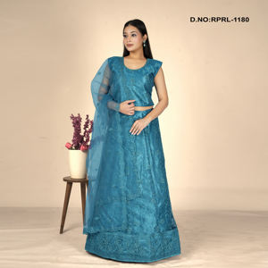 Lehenga Choli Listo para Usar con Bordado de Hilo Fino, Dupatta Transparente y un Elegante Diseño Festivo con Vuelo - Product Image 1