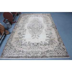 Tapis turc vintage 5,6x8,8 pi (171x269 cm), tapis marron à motifs floraux - Product Image 1