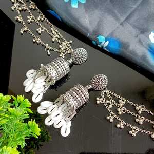 Efulgenz Boucles d'oreilles de mariée indiennes oxydées Jhumka Jhumki Dangle Boho avec chaîne d'oreille Fabricant indien de bijoux pour femmes - Product Image 2