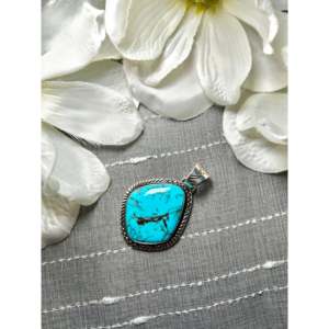 Pendentif en argent sterling fabriqué par les Navajo avec incrustation de turquoise égyptienne sertie dans un cadre - Product Image 4