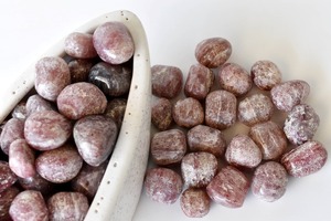 คริสตัลสตรอเบอร์รี่ควอตซ์ทรงกลมขนาด 15-30 มม. คุณภาพดี สำหรับการทำสมาธิและตกแต่งบ้าน - Product Image 2