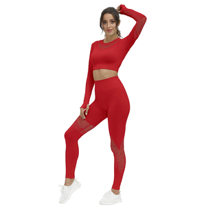 Ensemble de fitness élégant pour femmes avec leggings de yoga à taille élastique assurant un confort extensible et une longue tenue - Product Image 2