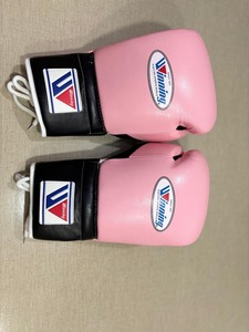 Venta caliente rosa y negro ganador de boxeo con cordones muñeca logotipo personalizado competición de cuero genuino lucha ganar guantes de boxeo - Product Image 6