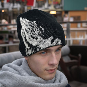 หมวกบีนนี่แบบมีขอบพับสำหรับฤดูหนาว พิมพ์โลโก้ตามสั่ง ขายส่ง หลากหลายแบบ ระบายอากาศได้ดี นุ่มสบาย ผลิตจากอะคริลิก 100% สำหรับทุกเพศ ใช้กลางแจ้ง ราคาถูก - Product Image 5