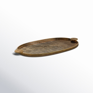 Plateau de service ovale en bronze antique avec poignées élégantes et surface texturée, parfait pour les divertissements élégants et les accents de maison - Product Image 1