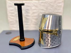 Casco Vikingo Hecho a Mano de Acero de Alta Calidad, Grosor de 0.354 Pulgadas, Mango de Acero Inoxidable, Acero con Alto Contenido de Carbono, Personalizable, Estilo Griego - Product Image 6