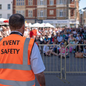 Paquete de 30 Barricadas de Acero Pre-Galvanizado Económicas de 8.5 Pies + Carro de Almacenamiento - Product Image 4