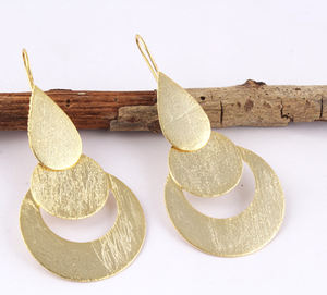 Pendientes colgantes de estilo hip hop, joyería de diseño a la moda, con acabado cepillado liso, martillado, chapado en oro de 24k - Product Image 4