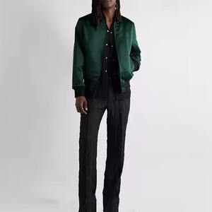 Chaqueta Bomber de satén estilo vuelo Vintage personalizada para hombre, ligera, lisa, de seda, lista para el invierno con cierre de cinturón - Product Image 3