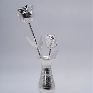 Elegante adorno de lujo con flor de Rosa plateada y artículo de regalo, hecho a mano, ecológico para el Día del Padre y Halloween - Product Image 1