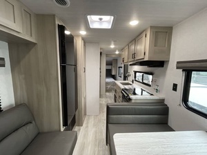 Nouveau 2025 East To West Silver L-a-k-e 2300RD Camping-car Prêt à être expédié - Product Image 4