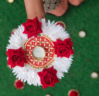 Ensemble de porte-bougies Rangoli faits à la main avec des roses rouges et des plumes blanches pour la décoration de mariage, la maison, la table extérieure, design traditionnel