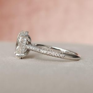 แหวนหมั้นเพชรมอยส์ซาไนต์ทรงวงรีและทรงกลมตัดรัศมีเป็น4.30สำหรับเป็นของขวัญครบรอบ - Product Image 3