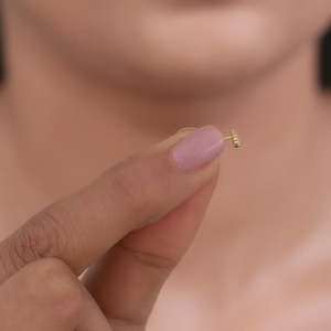 Bijoux de piercing fin Eyeconic dorés Boucles d'oreilles élégantes - Product Image 2