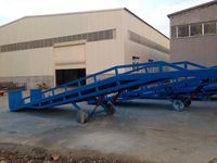 Rampe de quai mobile hydraulique robuste avec grille antidérapante en acier pour plateforme de chargement de conteneurs de 20 et 40 pieds