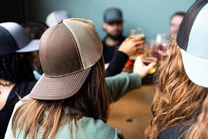 Deportes clásicos al por mayor en blanco último estilo camionero sombreros lisos de alta calidad logotipo bordado personalizado malla Snapback gorras deportivas - Product Image 4