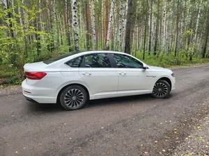 V O K S VV A G E N  e-Larvida III 2019, Sedán con Tracción en las Cuatro Ruedas, Litio R18, Cuero - Product Image 3