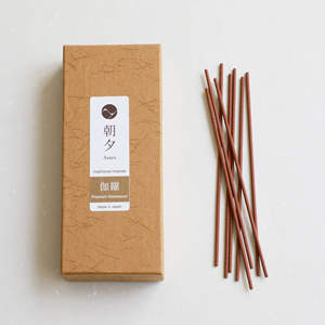 ธูปหอมพรีเมียม อะซาวยู ญี่ปุ่น กลิ่นไม้จันทน์หอม แบบดั้งเดิม น้ำหนัก 40 กรัม 70-80 แท่ง เวลาเผาไหม้ 25-30 นาที ผลิตในประเทศญี่ปุ่น - Product Image 3