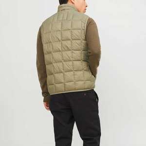 Vestes matelassées légères pour hommes avec rembourrage chaud, couche extérieure résistante au vent et poches sécurisées pour les voyages ou les activités de plein air - Product Image 3