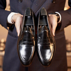 Chaussures habillées vintage en cuir givré pour hommes avec empiècements élastiques et talon résistant à l'usure - Product Image 3