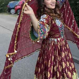 Vente chaude prix de gros broderie à la main traditionnelle Tribal Afghan Kuchi robes de mariée 2025 dernière robe afghane pour les femmes - Product Image 3