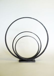 Sculpture décorative en métal de table artistique avec industriel conçu pour le bureau à domicile et l'affichage de table basse - Product Image 4