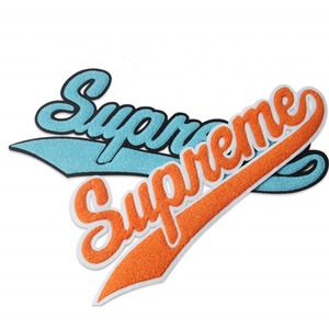 Fabricant pakistanais 2025 patchs brodés personnalisés sans quantité minimale de commande coudre fer Chenille conception forme de coeur pour chapeau utiliser bordure Merrow - Product Image 2