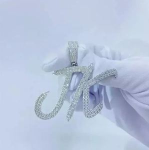 Pendentif Moissanite véritable coupe ronde de 2,30 ct avec lettre personnalisée plaquée or blanc 14 carats pour les fêtes - Product Image 2