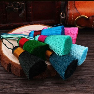 Vente en gros de 8cm de gros glands en soie nouveau multicolore élégant fait à la main soie soyeuse frange pour rideau usage décoratif Ronpex - Product Image 3