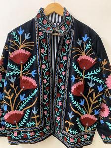 Chaqueta con bordado Suzani de terciopelo negro para mujer Chaqueta corta con bordado de terciopelo Abrigo de ropa de mujer disponible al mejor precio - Product Image 5