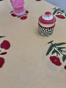 Mantel de Algodón Estampado a Mano: Decoración Boho Floral Roja y Verde, Mantel para Mesa de Comedor, Decoración Étnica para el Hogar al Mejor Precio - Product Image 2