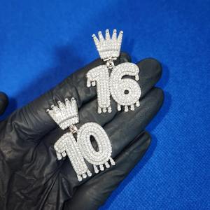 จี้มงกุฎเพชรโมอิสซาไนต์ VVS ชุบทองบนเงินแท้ 925 ประดับเพชรเต็มตัว สไตล์ฮิปฮอป ปรับแต่งหมายเลขได้ สำหรับงานปาร์ตี้ - Product Image 4