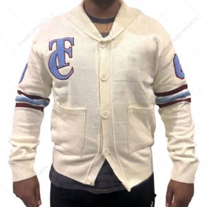 Chaqueta de Punto Personalizada de la Universidad Talladega, Cuello Solapa, Color Crema, con Bordado y Logotipos de Chenilla 1867, Corte Unisex - Product Image 4