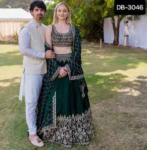 Soie de taffetas de créateur de style indien et pakistanais avec broderie Design Work Lehenga Choli avec Georgette Dupatta Set pour femme - Product Image 6