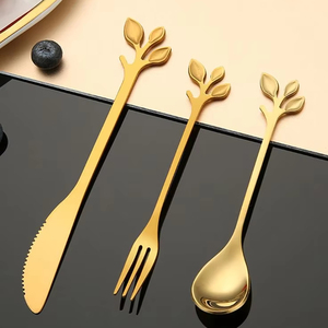 Juego de 3 cubiertos de latón de diseño clásico perfecto para mejorar los arreglos de mesa de comedor tradicionales y contemporáneos - Product Image 1