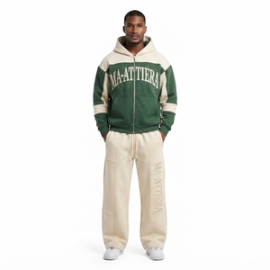 Ensemble de survêtement deux pièces avec sweat à capuche zippé et pantalon de jogging à jambes larges, couleur vert et crème - Product Image 1