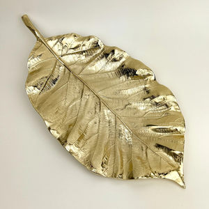 Plateau à feuilles en demande Plateau élégant en aluminium fait à la main pour la salle à manger Table de service d'hôtel domestique et plateaux à utiliser au mieux pour événements spéciaux - Product Image 1