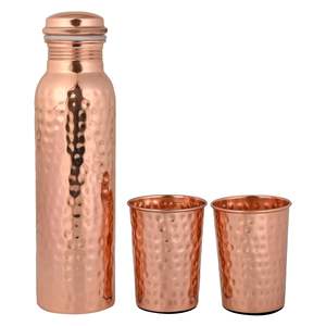 Bouteille d'eau en cuivre avec 2 verres en cuivre au design martelé, fabriquée à la main, étanche, sans joint, bienfaits ayurvédiques, propriétés antioxydantes - Product Image 4