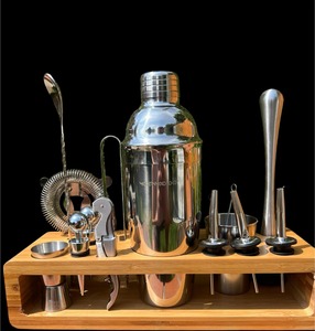 Ensemble de barware de luxe pour la préparation de cocktails, outils en acier inoxydable avec support d'organisation en bois pour bar à domicile et usage en clubs - Product Image 1