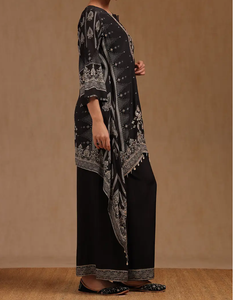 Robe de créateur indienne et pakistanaise Robe noire coupe ample Kurta pour femme avec détails brodés pour femme Style - Product Image 6