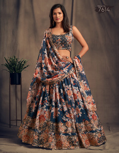 Ensemble de fil imprimé et de broderie exquis Lehenga Choli pour les fêtes de mariage et les cérémonies culturelles d'Inde - Product Image 5