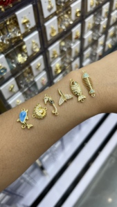 Ciondoli Connettori Tartaruga Marina Placcati Oro 18k con Zirconi Bianchi Blu Verdi, Gioielli all'Ingrosso a Tema Animale Marino per Braccialetti - Product Image 4